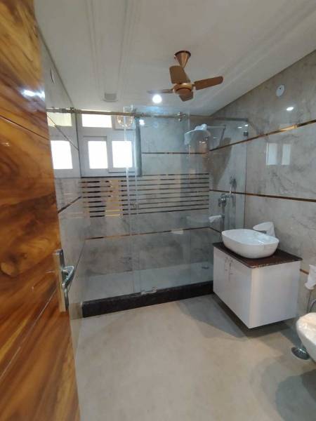  luxuary-builder-floor-56-kuhad Bathroom