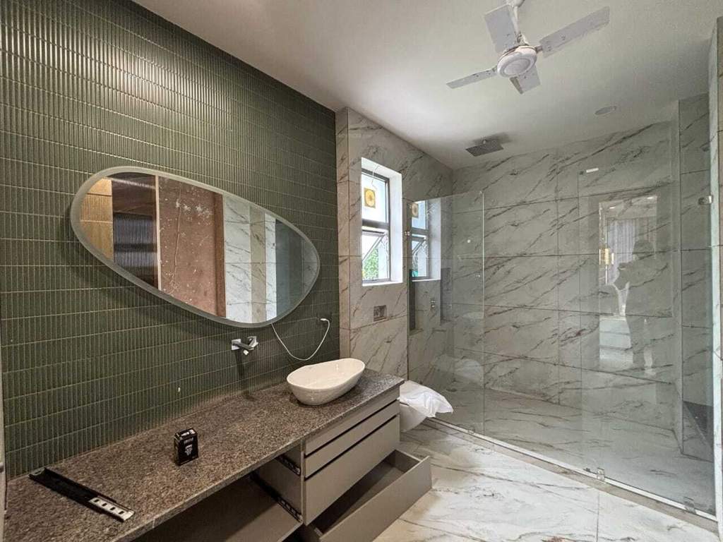  ultra luxurious floor Bathroom