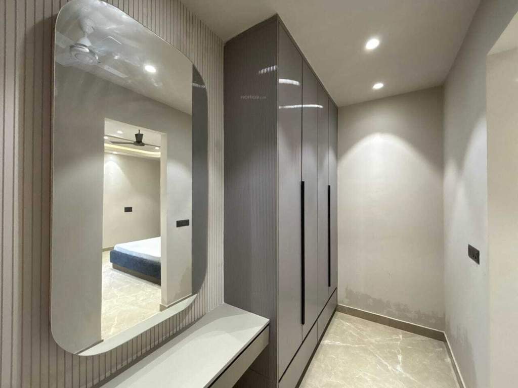  ultra luxurious floor Living Area