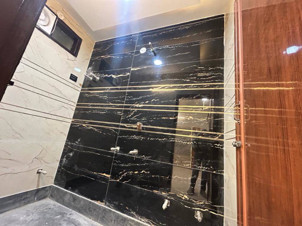 the aamantran Bathroom