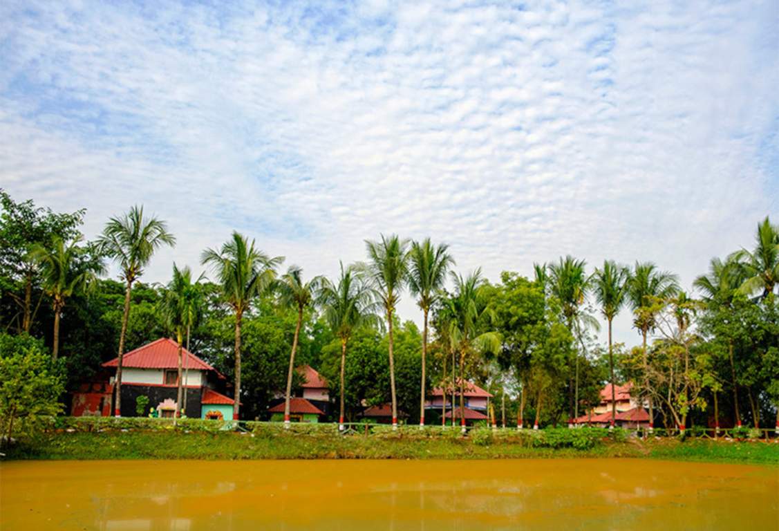  raktokorobi karugram Natural Pond
