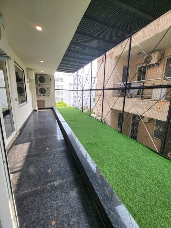  ultra luxury homes 1 Balcony