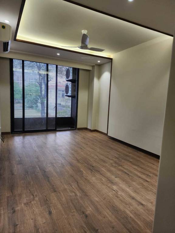  door luxury builder floor 4 Bedroom