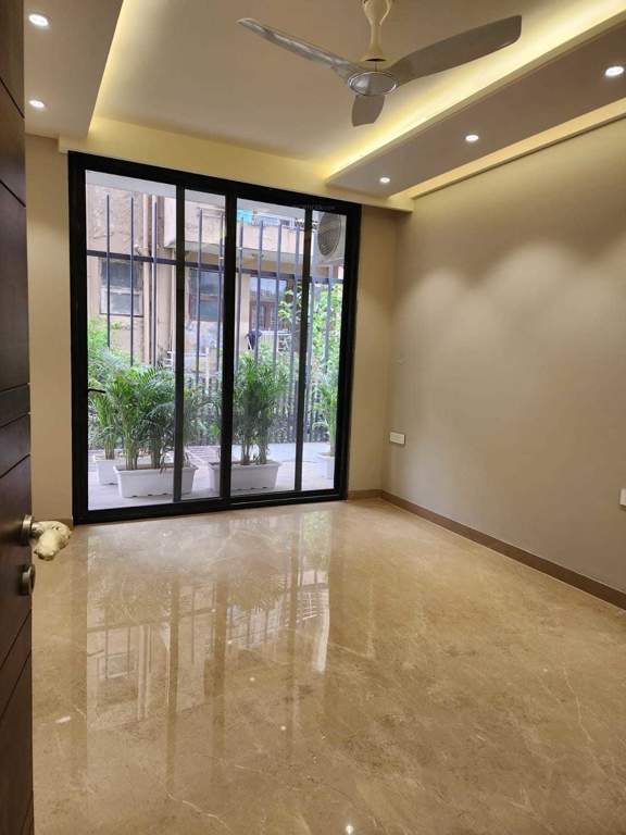  door luxury builder floor 4 Living Area