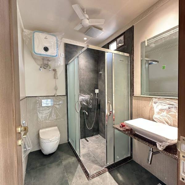  luxurious-mansion Bathroom