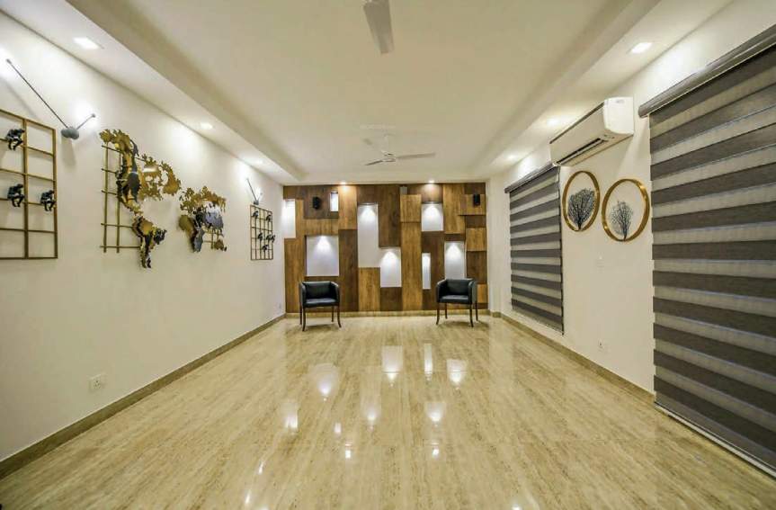  floor dlf phase 3 Living Area