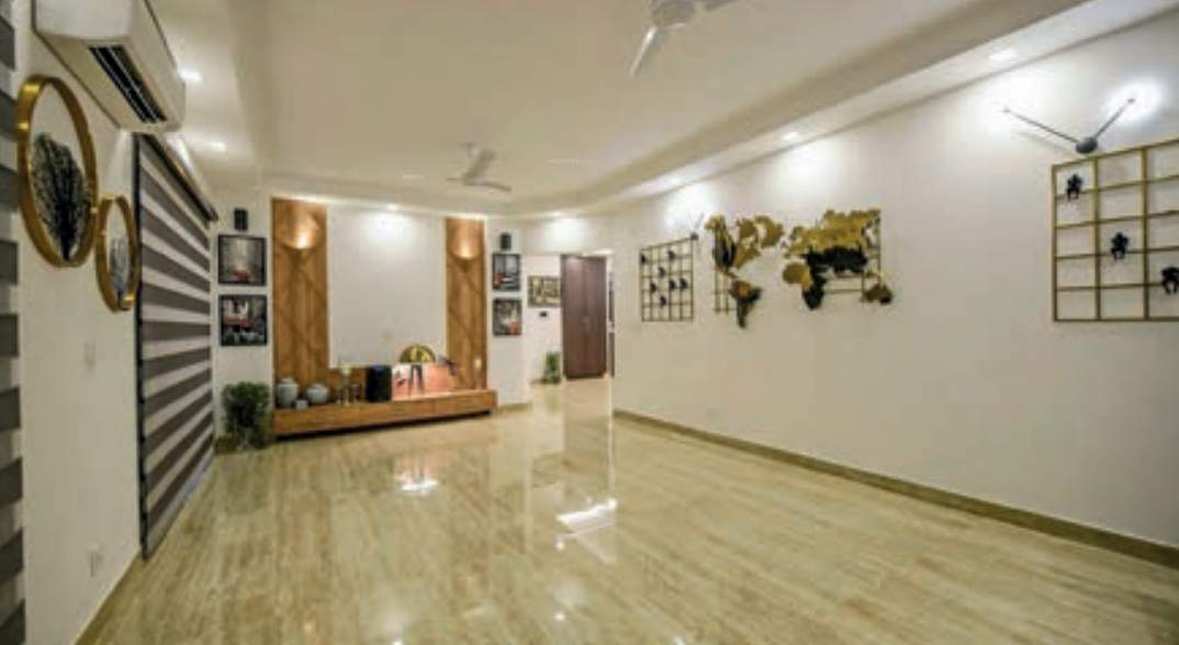  floor dlf phase 3 Living Area