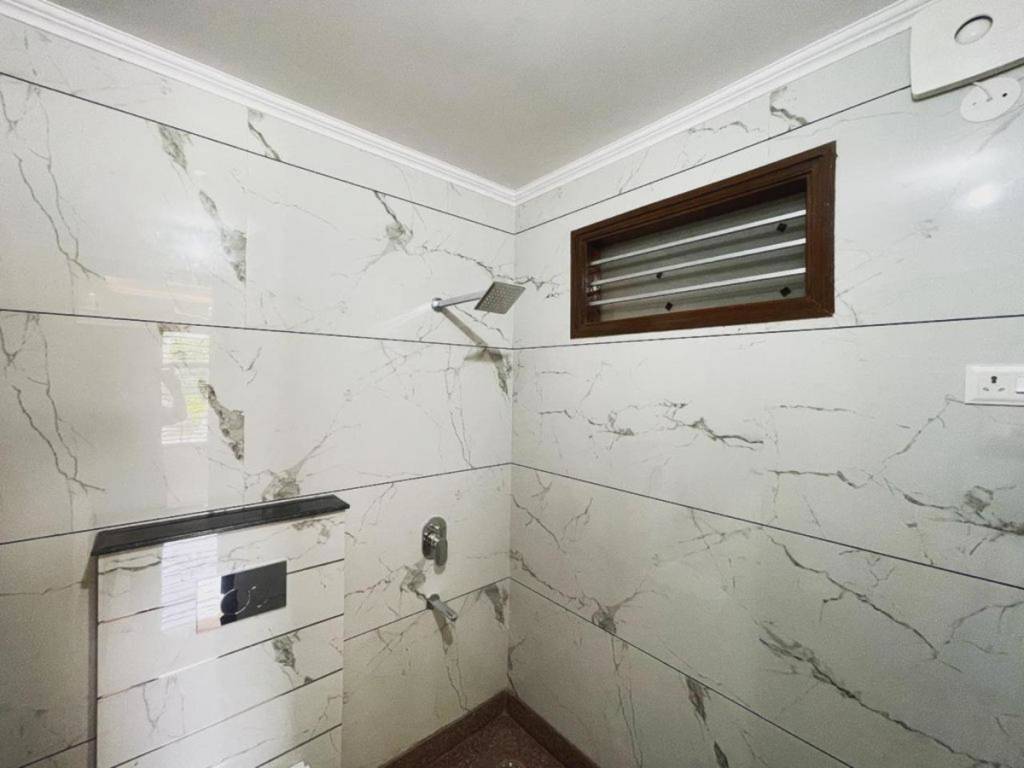  builder floor Bathroom