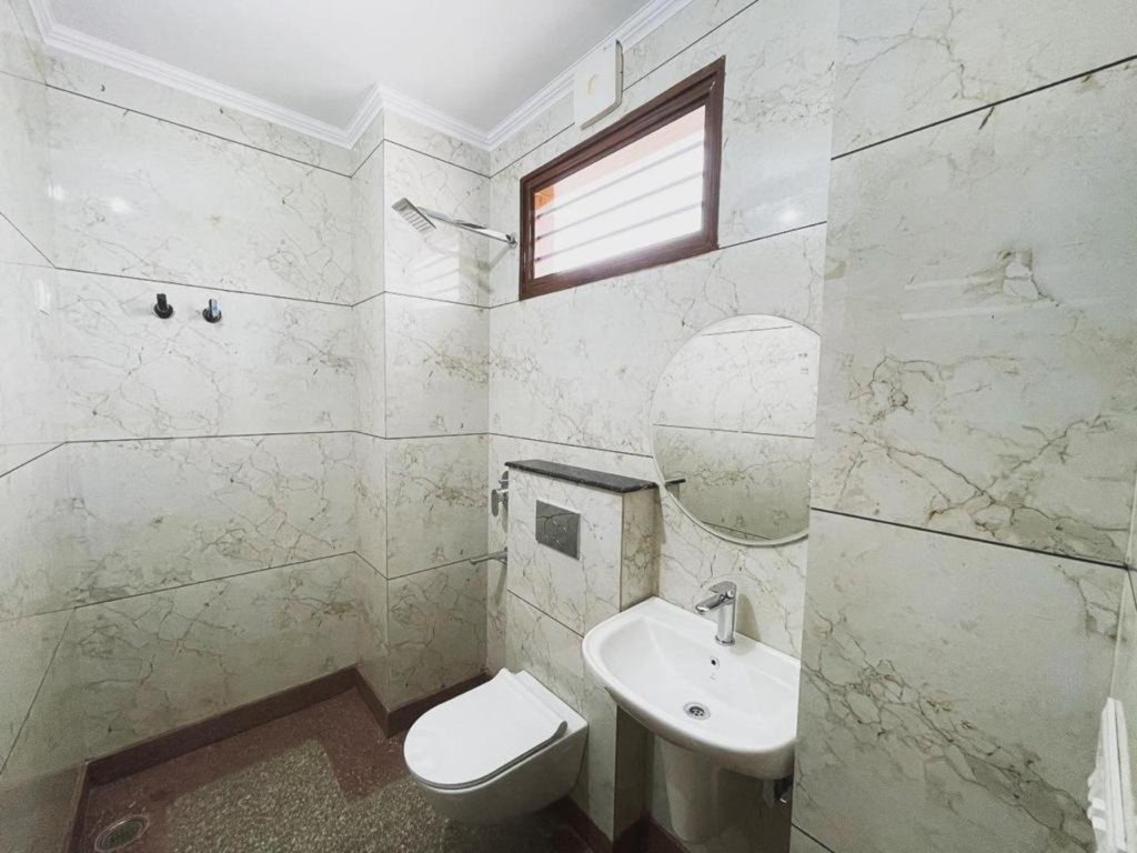  builder floor Bathroom