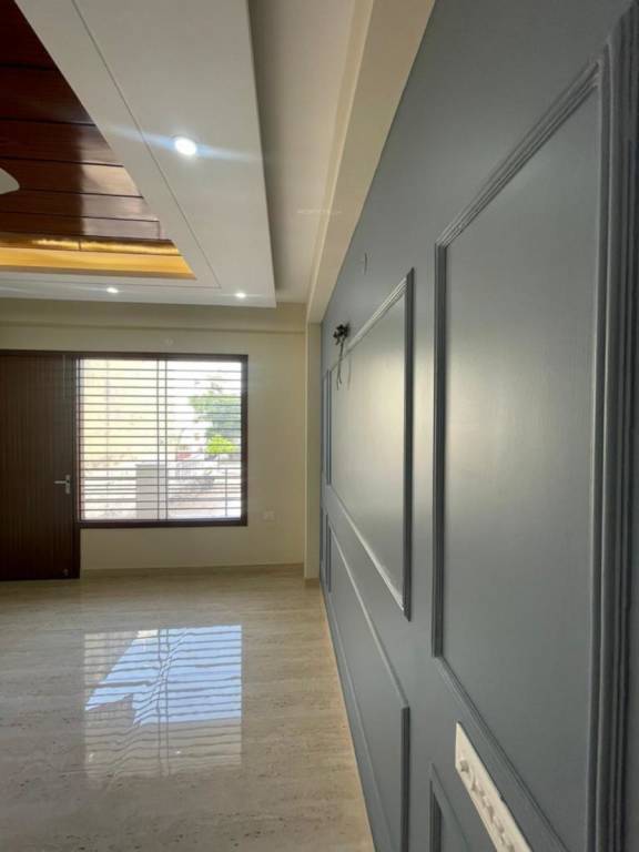  builder floor Bedroom