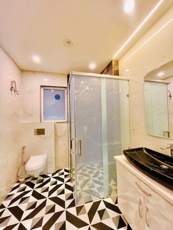  luxury builder floors 16 Bathroom