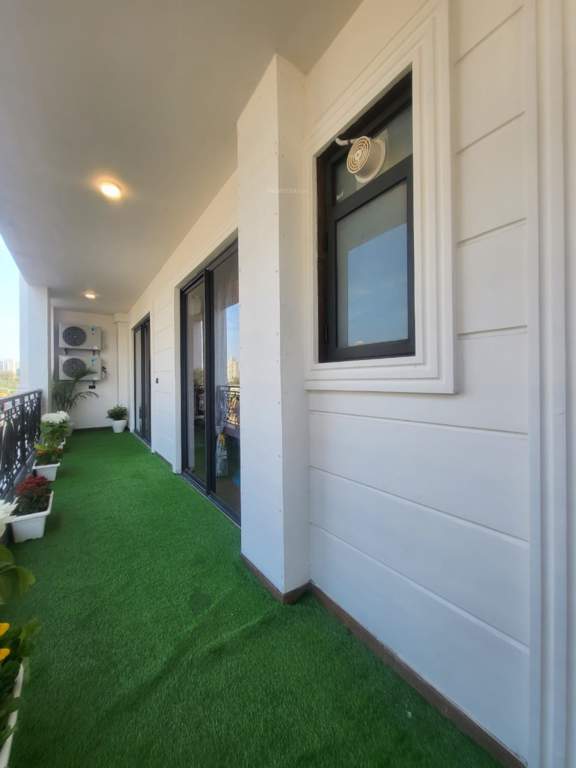  luxury builder floors 16 Balcony