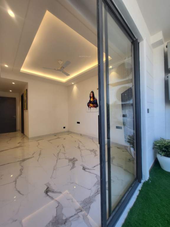  luxury builder floors 16 Balcony