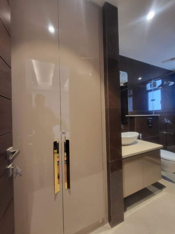  luxury builder floors 16 Bathroom