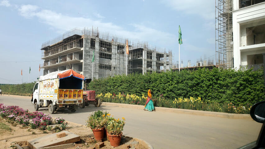 Central Flower Valley Floors And Villas