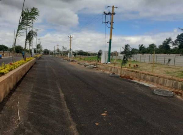  golden-enclave-5 Plot