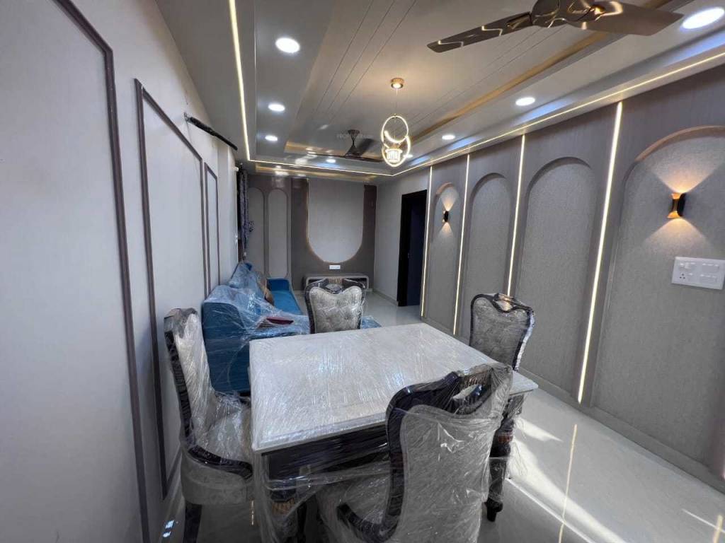  the pearl Dining Area