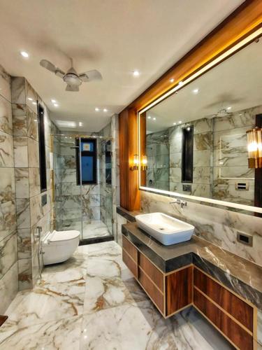  investors-landbase-luxury-floors-2 Bathroom