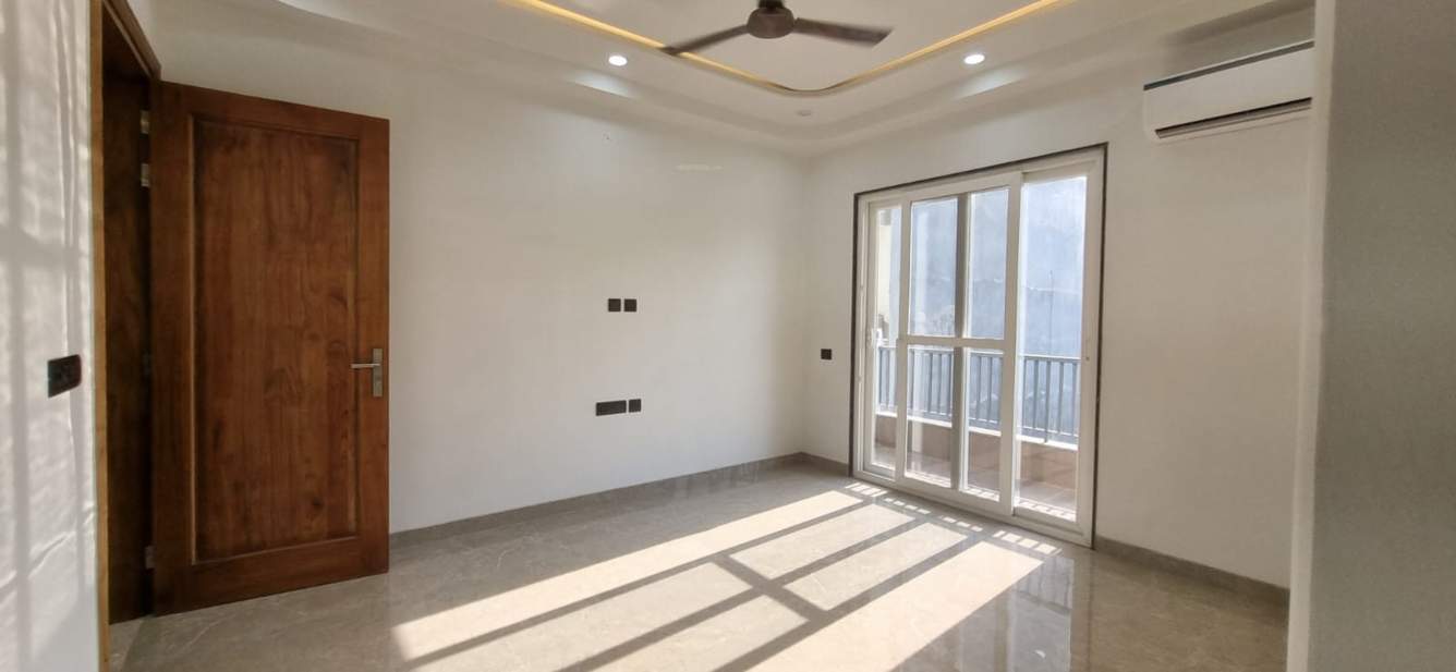  modern luxurious floor by bargainers homes Living Area