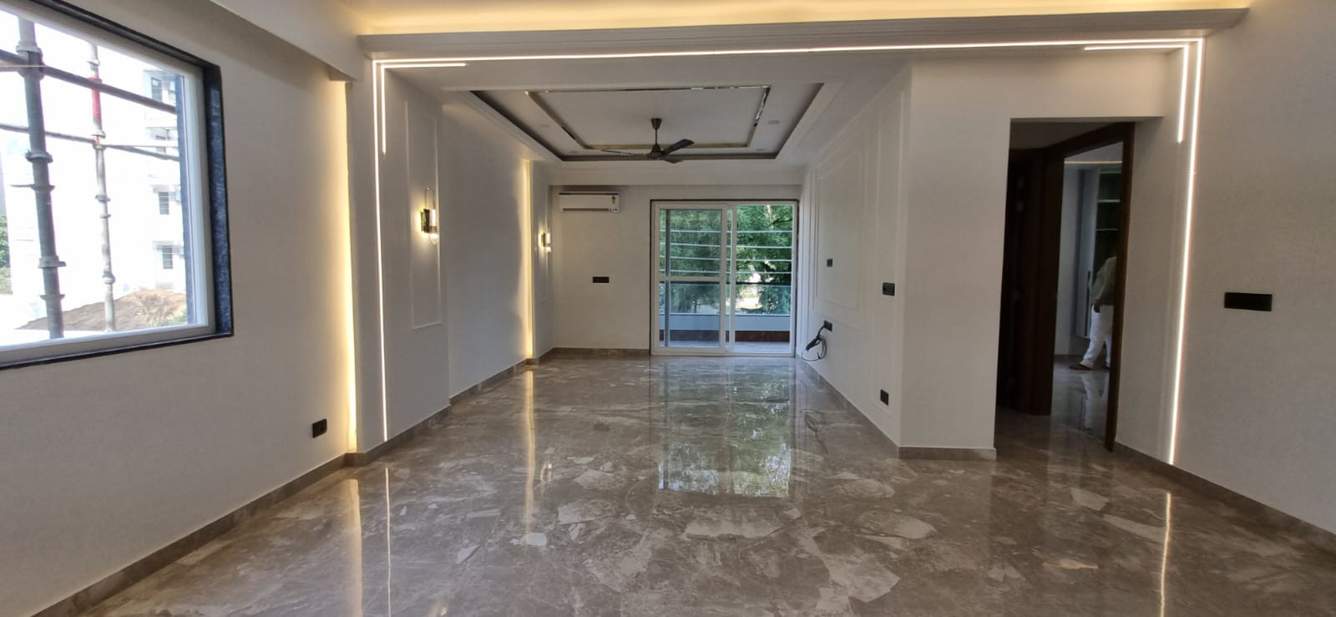  modern luxurious floor by bargainers homes Living Area