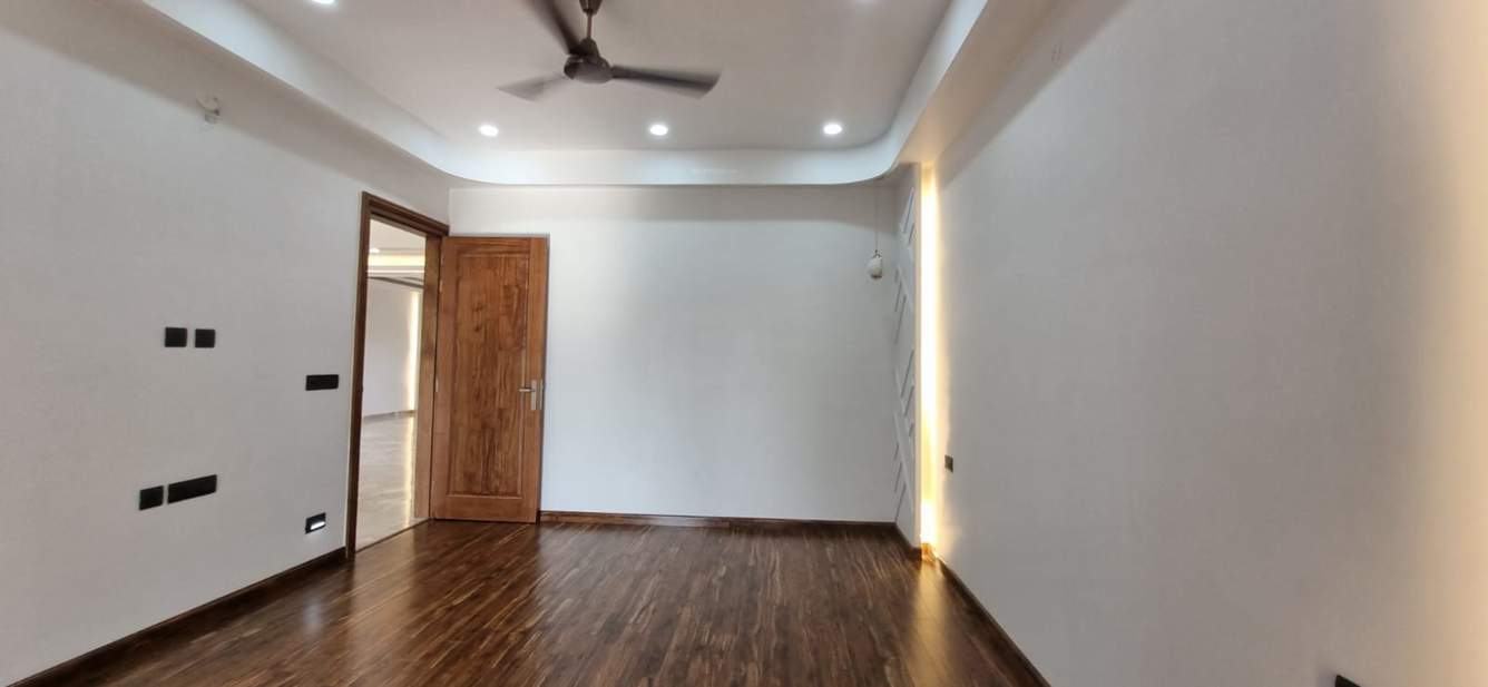  modern luxurious floor by bargainers homes Living Area