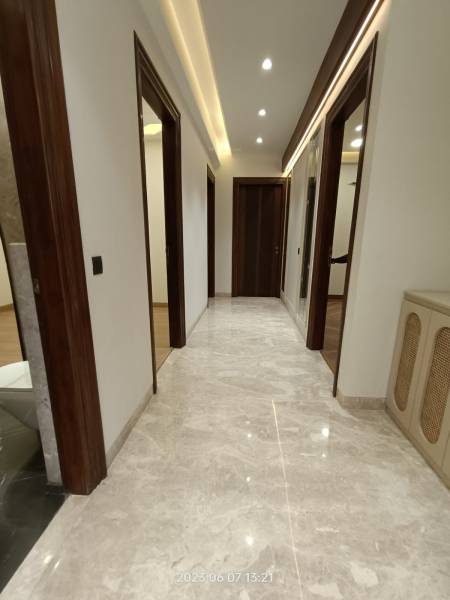  luxury-builder-floor-tgs-28 Bathroom