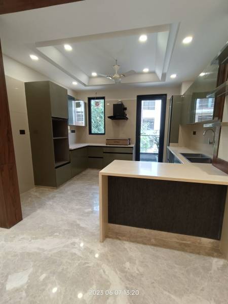  luxury-builder-floor-tgs-28 Kitchen