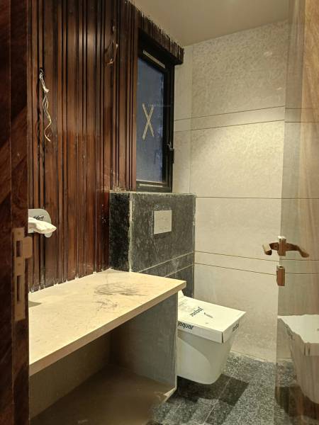  luxury-builder-floor-tgs-43 Bathroom