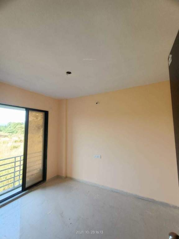  vatika phase 3 building no 4 Living Area