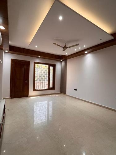  luxury-builder-floor-by-kuhad-sector-57 Bedroom