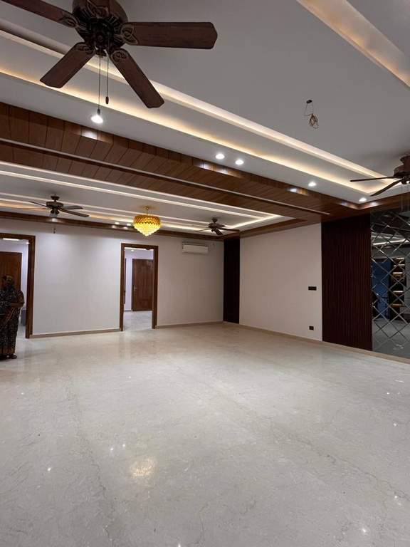  luxury builder floor by kuhad sector 57 Living Area