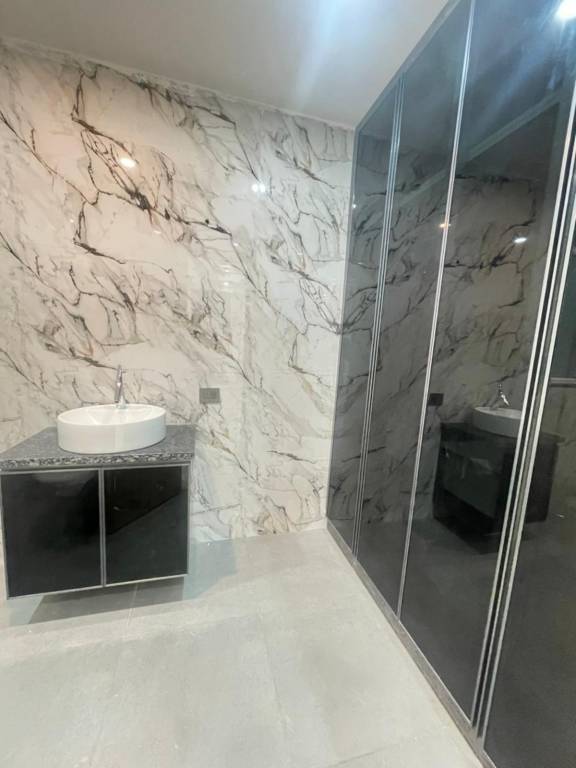  luxuary builder floor sector 56 Bathroom