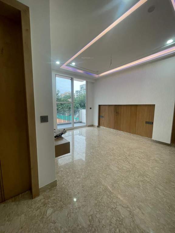  luxuary builder floor sector 56 Living Area