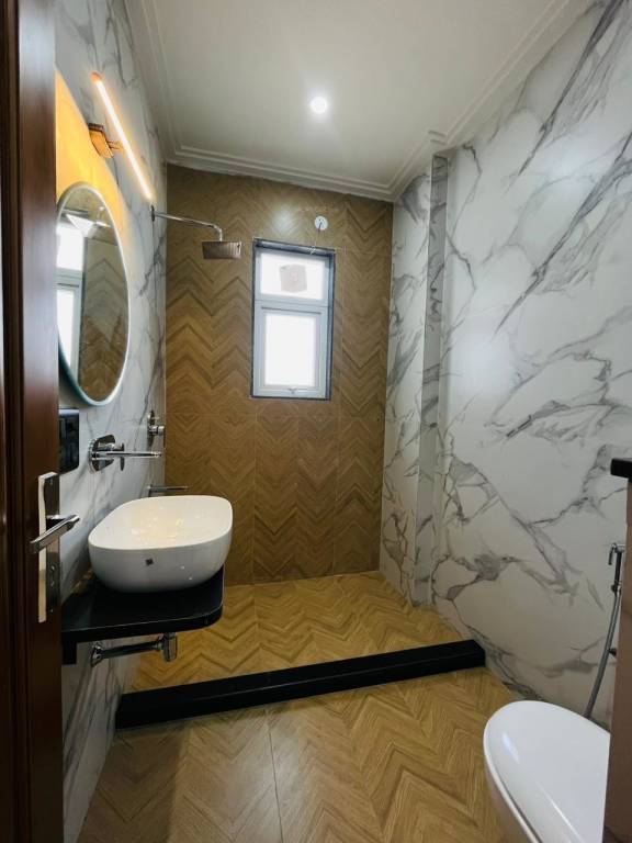  luxuary builder floor sector 57 Bathroom