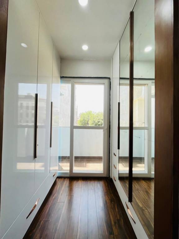  luxuary builder floor sector 57 Bedroom