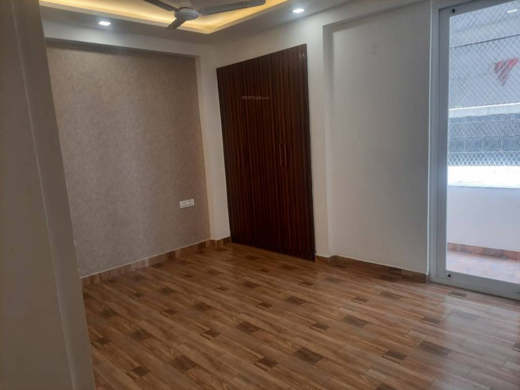  luxury builder floor 3 Living Area