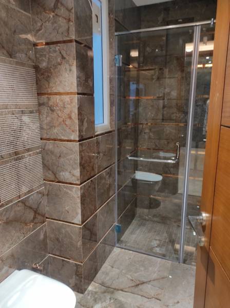  luxury-builder-floor-tgs-280 Bathroom