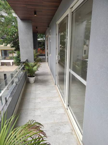  luxury-builder-floor-450 Balcony