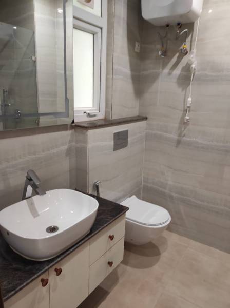  luxury-builder-floor-tgs-263-40 Bathroom