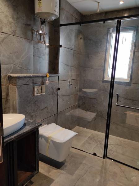  luxury-builder-floor-300 Bathroom