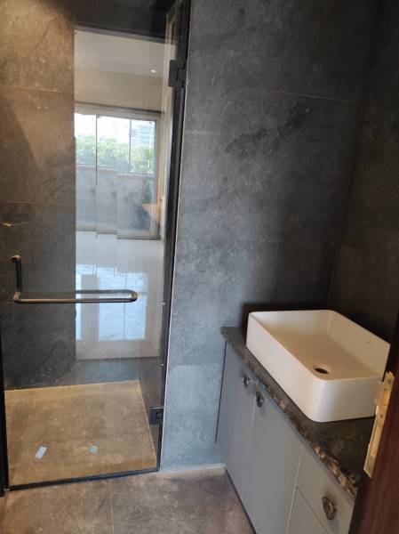  luxury-builder-floor-300 Bathroom