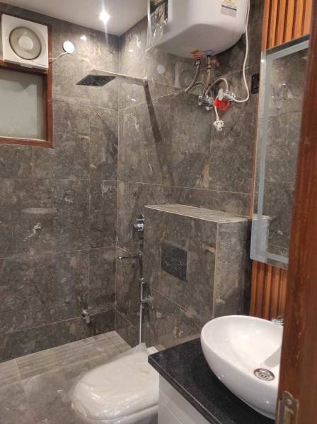  luxury-builder-floor-tgs-263 Bathroom