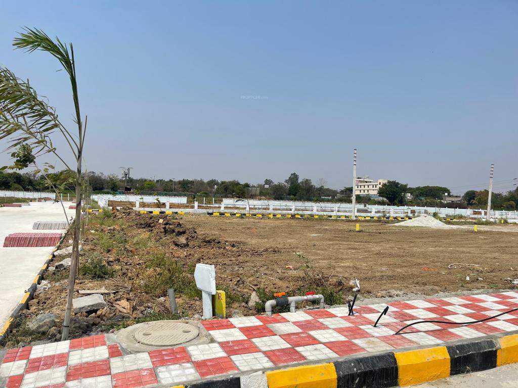  brindavanam  Plot
