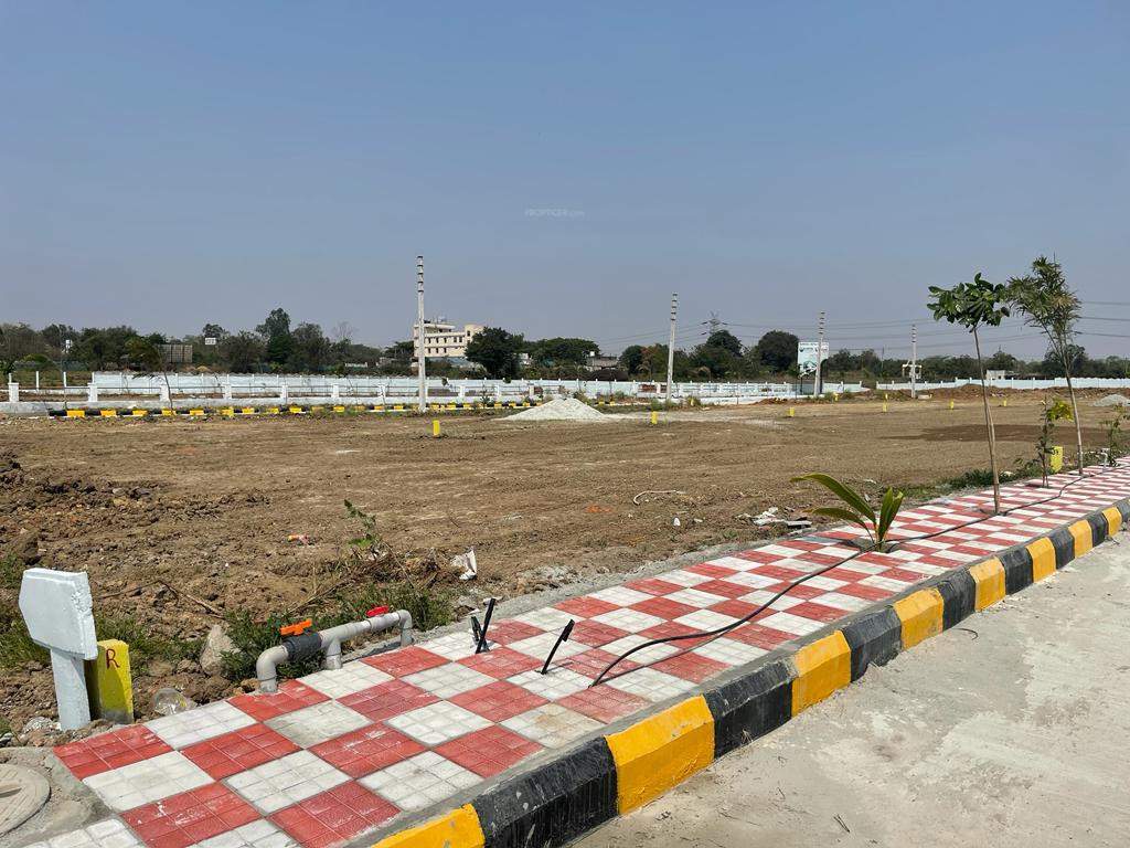  brindavanam  Plot