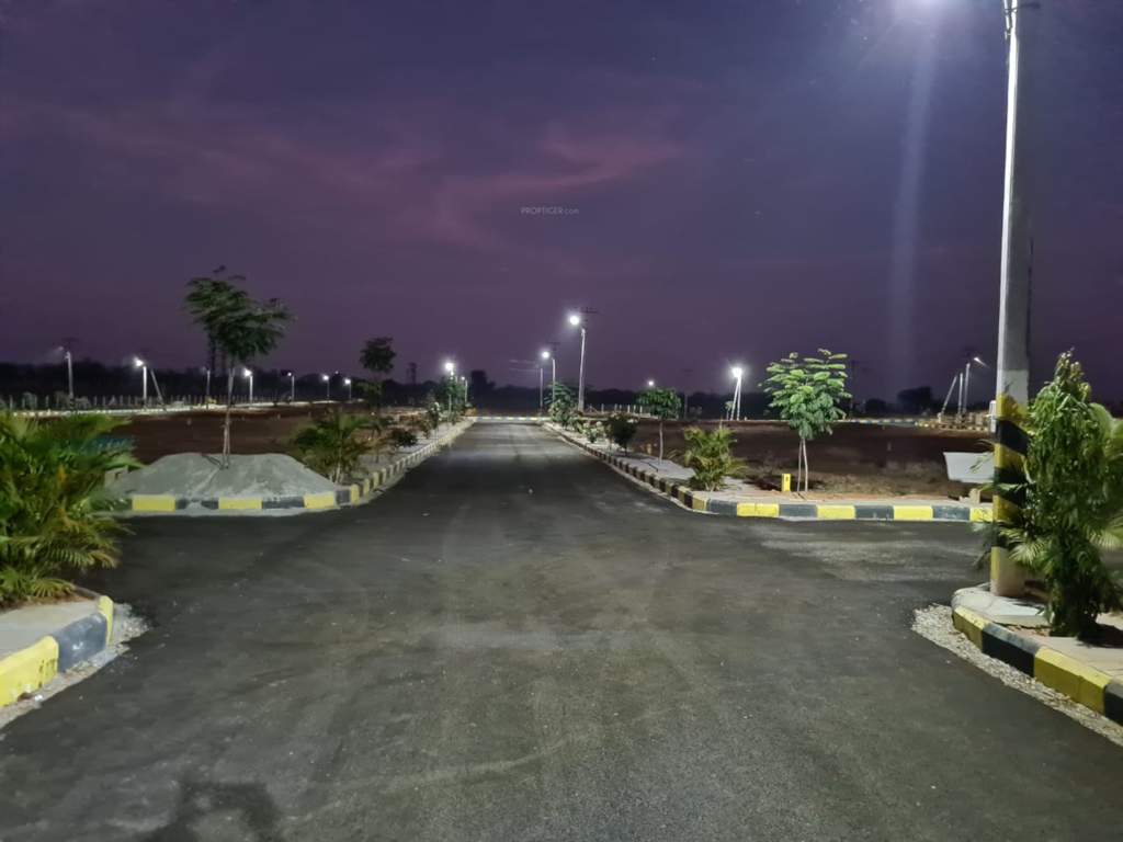  brindavanam  Plot