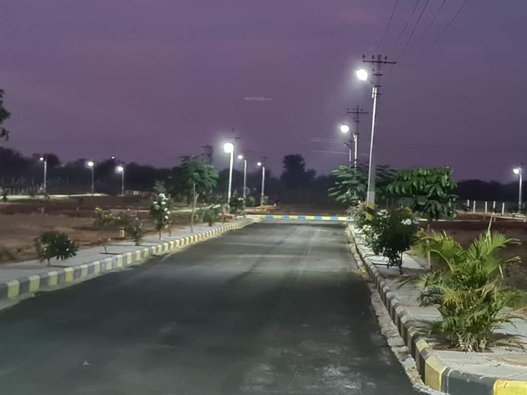  brindavanam  Plot