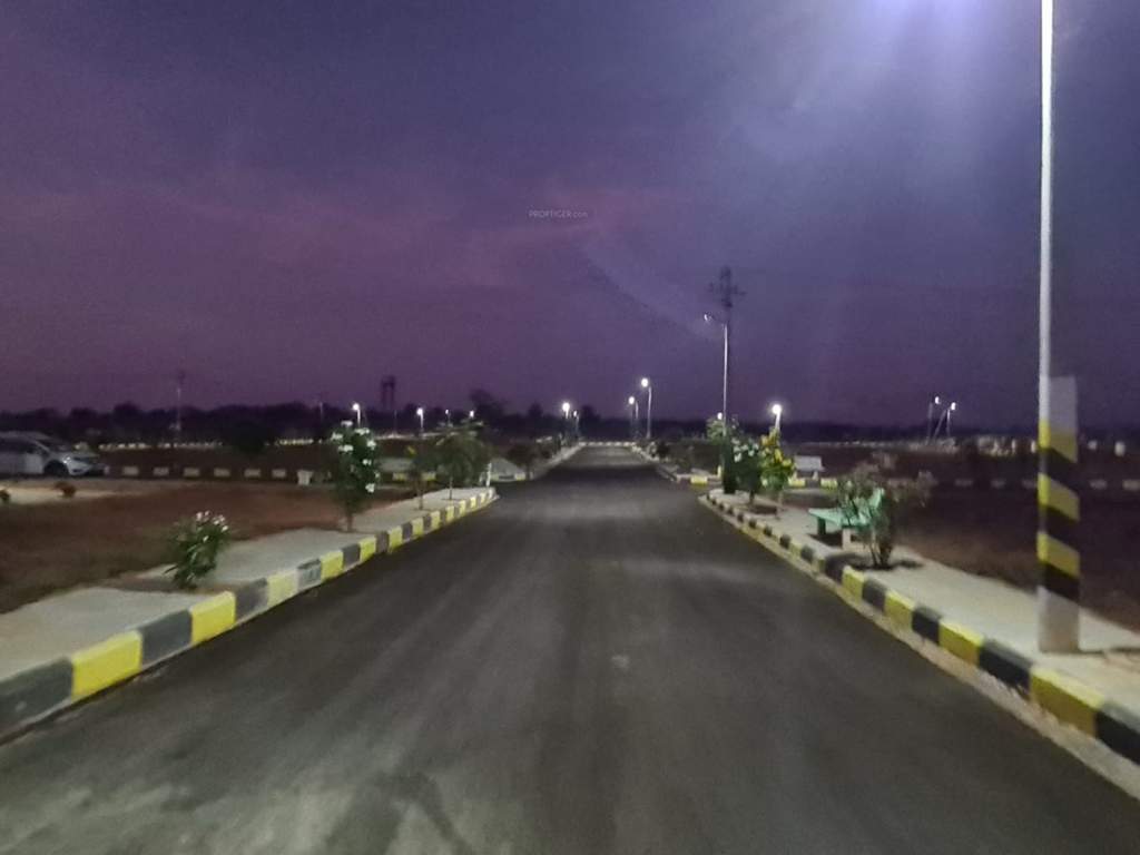  brindavanam  Plot