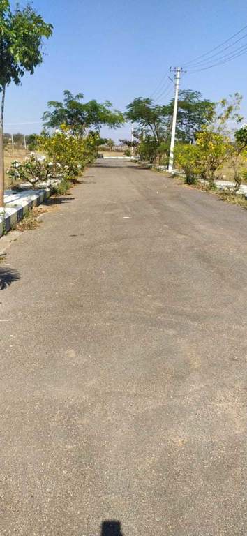  brindavanam  Plot