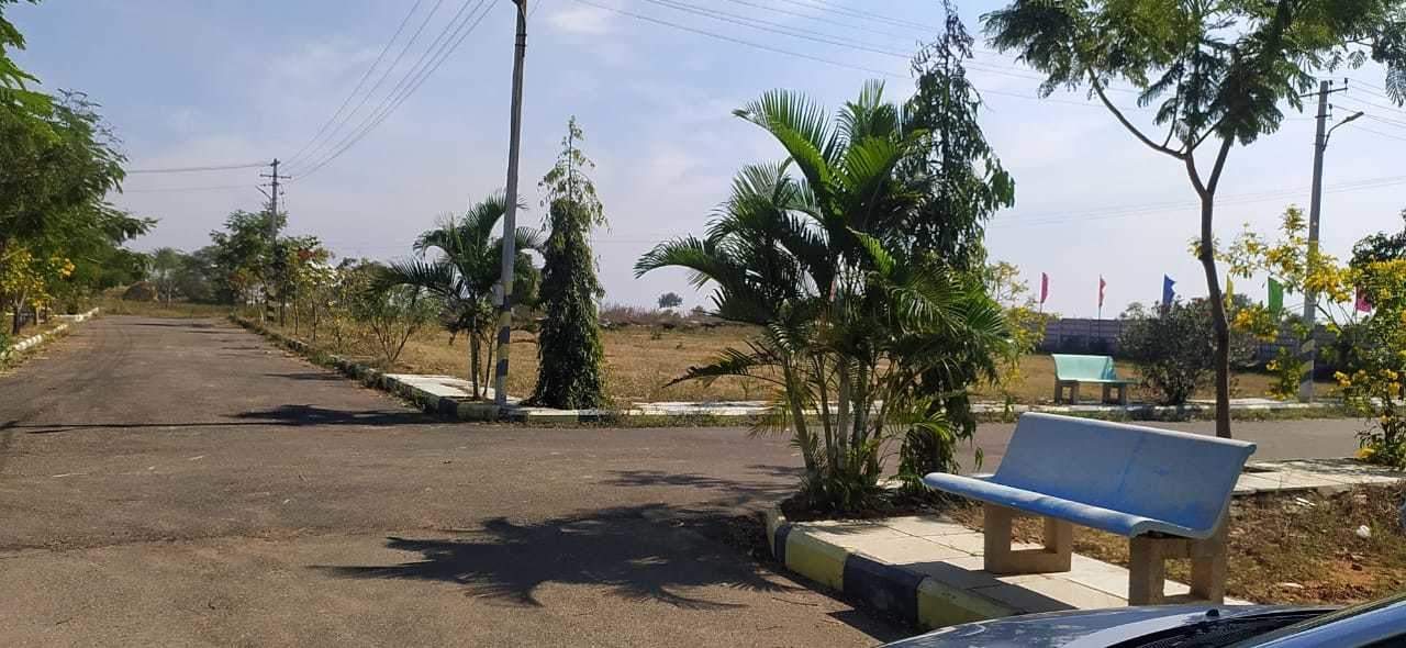  brindavanam  Plot