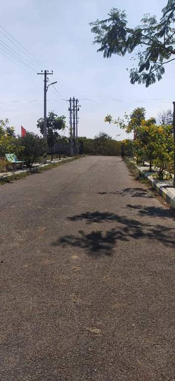  brindavanam  Plot